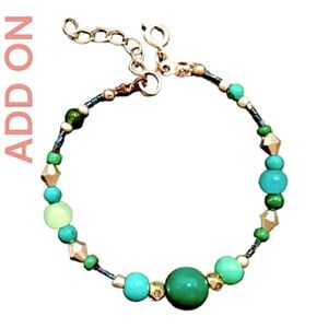 🎁Free Gift🎁NWT Bohemian Artisan designed & handmade beaded multicolor bracelet